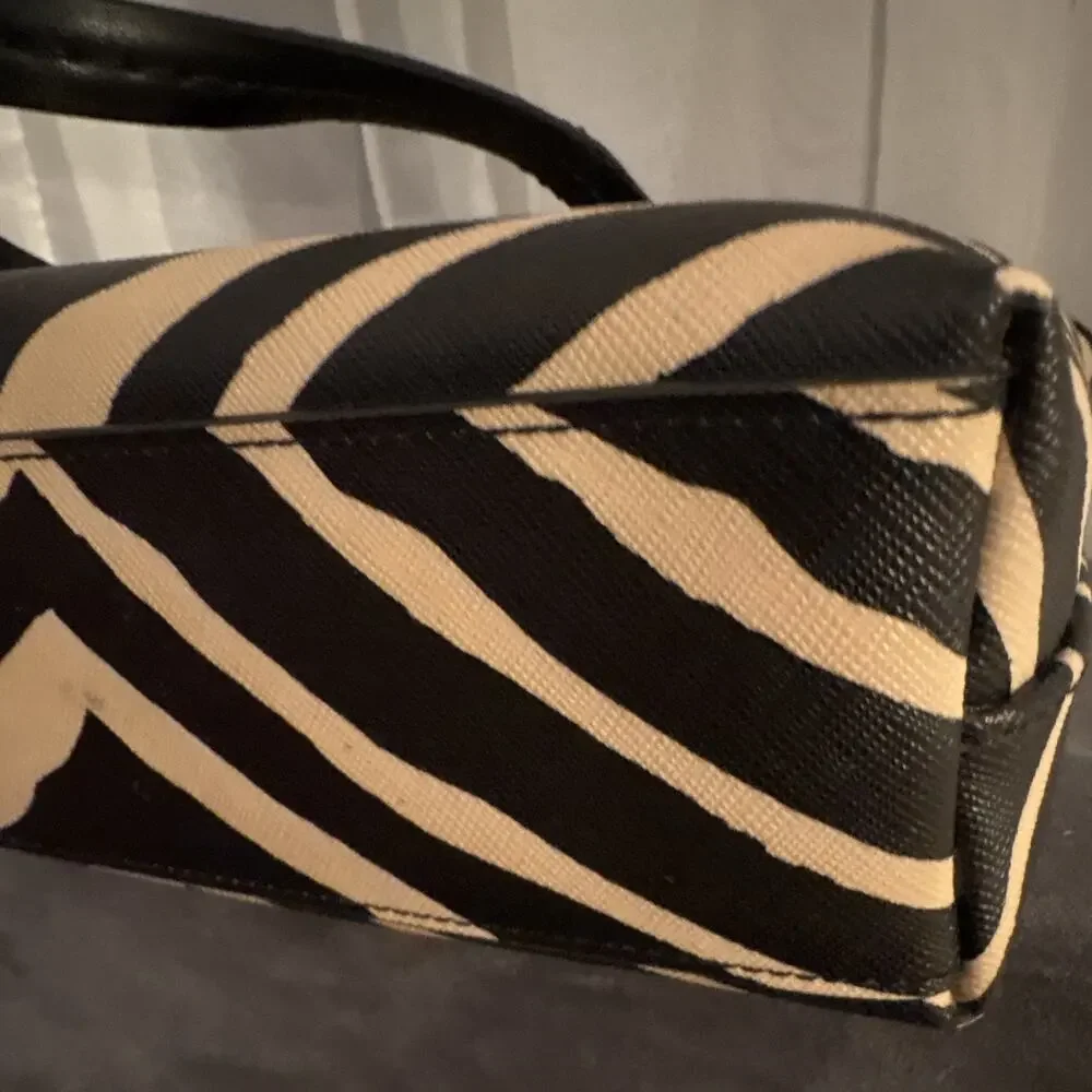 Coach bag has
